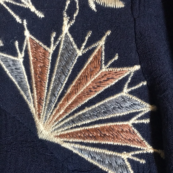 KNOX ROSE Embroidered Oversized Relaxed Fit Keyhole Botton Back Boxy Flyaway Top - Picture 10 of 16